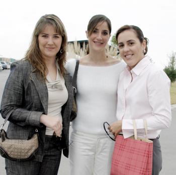 12 de febrero de 2005

 Alejandra de Rebollo, Gabriela de Tricio y Marcela de Villalobos.