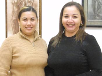 Eva Torres de García y Claudia  Reyes de Uribe.
