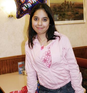 Karla María Robles Moreno recibió felicitaciones por su cumpleaños.
