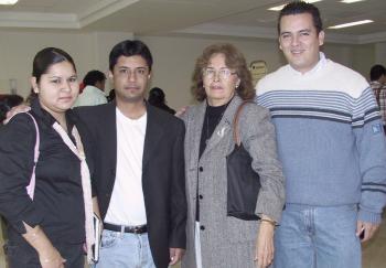 14 de febrero de 2005

Jesús Iran y Alicia Lastra viajó a Mérida Yucatán y fueron despedidos por Iván Chávez.