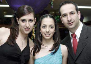 Loris Zarzar disfrutó de una fiesta con motivo de su cumpeaños acompañada por sus hermanos Daniel y Miriam.