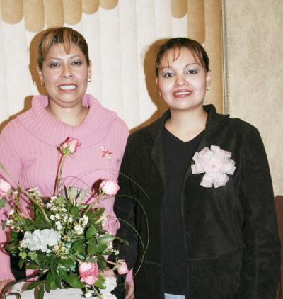 Ana Luisa Cervantes Aguilar recibió sinceras felicitaciones por su cercana boda, en la despedida de soltera que le ofreció Isabel García.