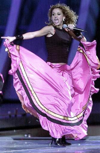 El llamado monstruo de la Quinta Vergara premió a la cantante mexicana con una antorcha de Plata, lo que constituyó una reivindicación en Viña del Mar, pues en dos presentaciones anteriores en el Festival había salido con las manos vacías.

Paulina fue la primera artista en actuar, el cual contó con la presentación del colombiano Juanes, quien obtuvo antorchas de Plata y Oro, y del grupo La Oreja de Van Gogh, que además de dos antorchas ganó una Gaviota de Plata.