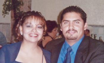 Israel Valenzuela Vallejo y Ana Luisa Cervantes contrajeron matrimonio el 19 de febrero de 2005.