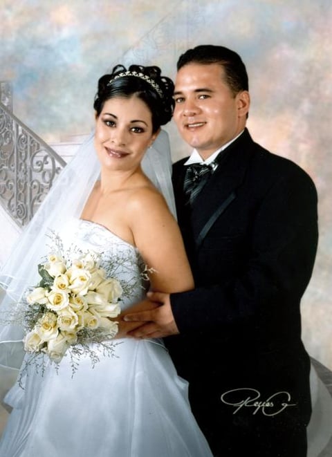Sr. José Alberto Loera Carrillo  y Srita. Olivia López Rodríguez, en una fotografía de estudio con  motivo de su enlace nupcial.

Estudio : Reyes G