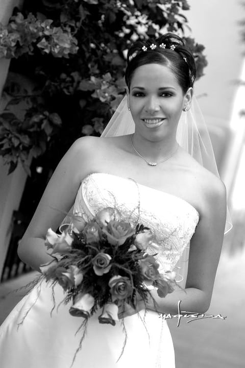 Lic. Juana Maria Arredondo  Corrales, el dia de su boda con el Ing. Hubertus Hendrikus  Gosuins Van Den Bogaard

Estudio : Maqueda