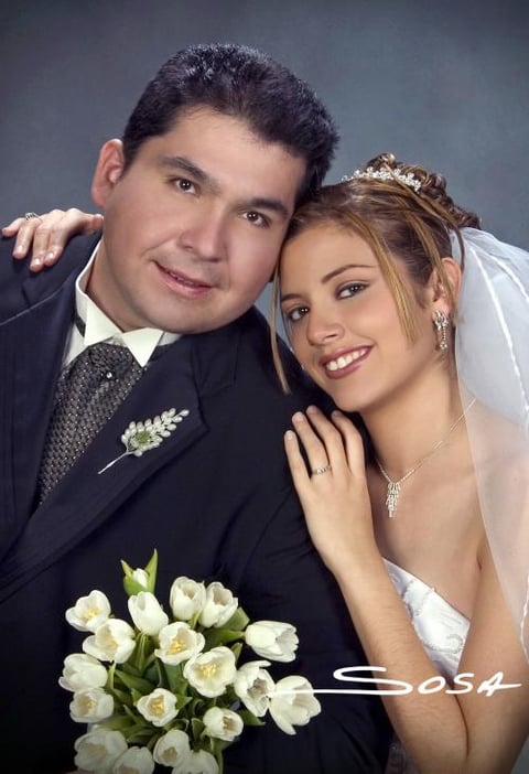 Dr. César Alejandro  Verano  Moreno  y Srita. María Guadalupe  Gámez  Castillo  contrajeron matrimonio religioso  en el Templo Expiatorio,  el viernes tres de diciembre de 2004.

Estudio : Sosa