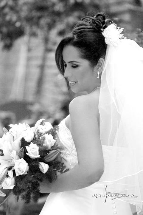 Lic. Sandra Ramírez Tovar unió su vida en ceremonia religiosa a la del Lic. Javier Ángel Guzmán Meléndez.

Estudio : Maqueda