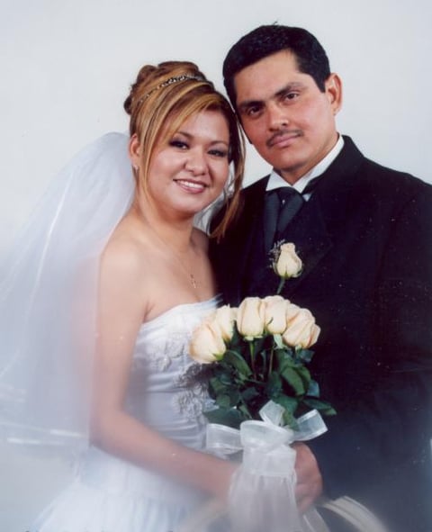 Sr. Rubén Eduardo Reyes Meza y Q.F.M. Claudia Susana Chacón  Ríos contrajeron matrimonio  religioso en la  parroquia San José de Ciudad Lerdo Dgo., el 30 de diciembre de 2004