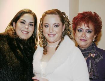 Valeria Garza, Mónica Hernández y Teresa Marabotto de Hernández en pasado acontecimiento.