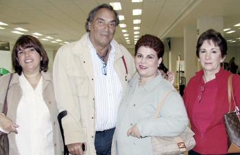 23 de febrero de 2005

 Lucía Garza y Luciano Mazzeti viajaroon a Veracruz y fueron despedidos por Beatriz Villarreal y Rosa María de Medina.