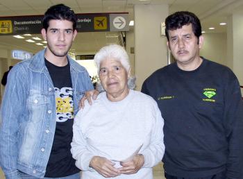 Socorro de los Santos viajó al DF  y fue despedida por Luis Valderrama y Luis Valderrama Villa