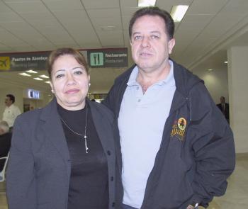 25 de febrero de 2005

Rosa Alicia Ramjírez viajó a San Diego y fue despedida por Rubén Ramírez