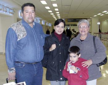Enríque Muñoz, Rosaura López, Mercedes López y Enríque Muñoz Junior viajaron al DF