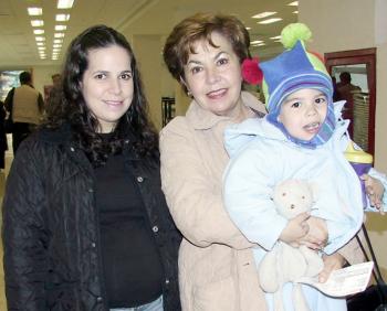 27 de febrero de 2005


Catalina Uribe, Catalina Ramírez y Maximiliano Tragger viajaron a la Ciudad de México