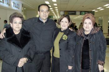Lupita de González viajó a California y fue despedida por Carmen, Juanita y Ricardo