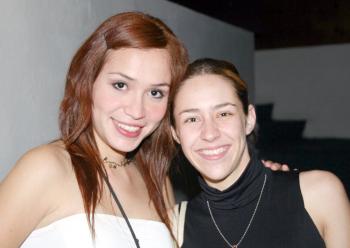 Noemí de Leyva y Gaby Flores.