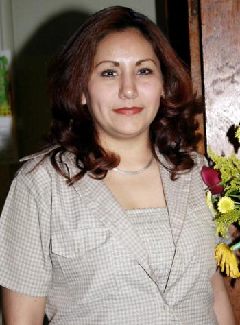 Claudia Frayre Flores festejó su cumpleaños recientemente, motivo por el cual recibió múltiples felicitaciones.