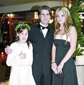 03 de marzo 2005


Lucía Valdés, Abraham y Krischa Matarse