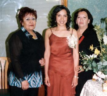 Isolda Margarita Castillo Martínez fue despedida de su vida de soltera, con una fiesta que le organizaron Paty Soto de Guerrero y Margarita Martínez de Castillo.