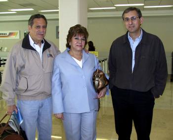 02 de marzo 

 Gloria y Adolfo Luna viajaron a México, DF., y fueron depedidos por Homero Salinas.