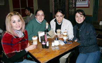 04 de marzo 


 Norma de Bouzebal, Gaby Elías, Alica Ceniceros y Dadia Jasso