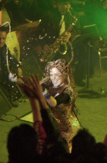 Gloria Trevi revivió sus mejores años en el Palenque de Gómez Palacio durante su reaparición en los escenarios laguneros con su gira Trevolución: