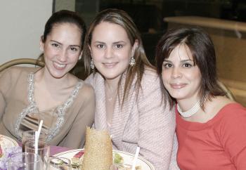 Gaby de Juan Marcos, Brenda de Villalobos y Laurencia González.