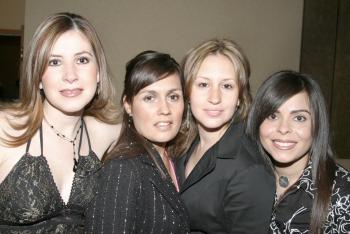 Lilia de Mortera, Martha de Puentes, Sonia de Fiscal y Cristina de Ríos.