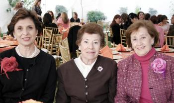 Gracia Quezada, María Dolores de Rebollo y Arcelia de Cobián.