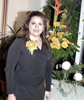 Con motivo de su cercano matrimonio con Roberto Cháirez Hernández, Mirna Fraire López disfrutó de una despedida de soltera hace unos días.