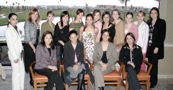 09 de marzo 

 Ivone Castro Olvera acompañada por sus amigas, en su festejo pre nupcial.