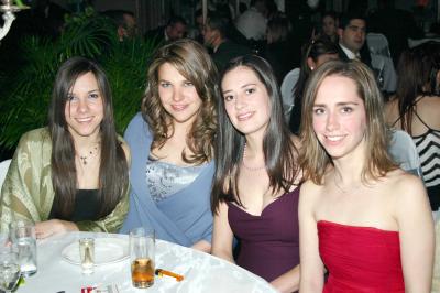 Mariana de Robles, Gaby de Barrios, Diana Carrillo y Lizette de Helguera.