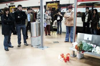 En España, el silencio y el dolor protagonizaron los actos de homenaje que se rindieron a las víctimas.