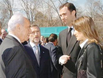 Figuró el Rey de Marruecos, Mohamed VI, quien deseó con su presencia mostrar su solidaridad y la de su país con las víctimas de la masacre que conmocionó a este país.