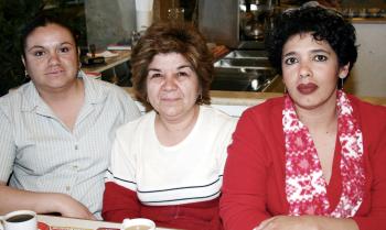 Gaby de Ramírez, Paty de Rodríguez y Sandra Rodríguez García.