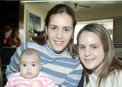 Marcela, Brenda de Villalobos y Ana Villalobos, en reciente festejo.