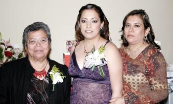 12 de marzo 2005

María Teresa Salinas Morales acompañada de las anfotrionas de su fiesta de despedida de soltera Claudia Salinas y María Teresa Morales