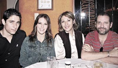 Érick Canedo, Sofía de Canedo, Muñeca de Muñoz y Ángel Aguirre.