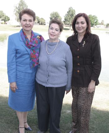 Vivi De la Peña, María Luisa Madero y Maribel de Martínez.