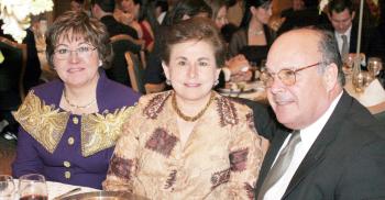 Lucía Lavín de Pujol, Martha Amarante de Pérez y Javier Pérez.