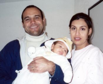 Javier Óscar Trigo Favila y Rocío Salas Chávez, con su pequeña Chelsea Trigo Salas.