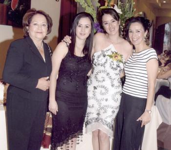 Raquel Pámanes con Ana María Vargas, Rebeca Pámanes y Rocío Muñoz.