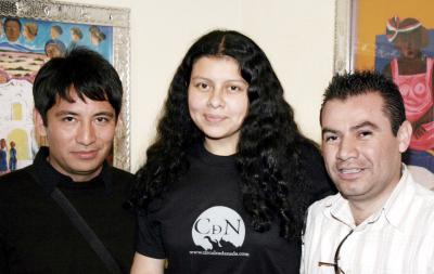Arturo Hinojosa, María Gabriela Epumer y Arturo Dena.