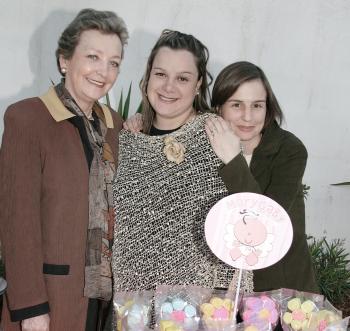 Gabriela Miñarro de Jójica espera el nacimiento de su bebé y disfrutó de una fiesta de canastilla que le organizaron Patricia Vázquez de Miñarro y Patricia de Alanís.