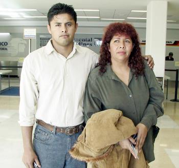 Rosa Edilma Corona y Zarudy Coss Corona viajaron a la Cuidad de México.