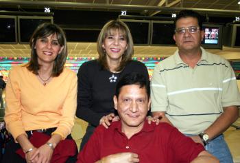 16 de marzo 2005

Nadia y Laila Chamut, Guillermo y Víctor Urista.