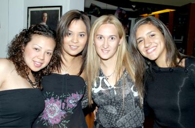 Adriana Pastrana, Graciela de Castillo, Alejandra Castillo y Samanta de Cariño.