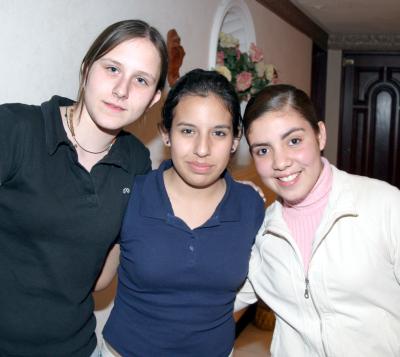 Andrea Villalobos, Mayra Fischer y Anaís García.