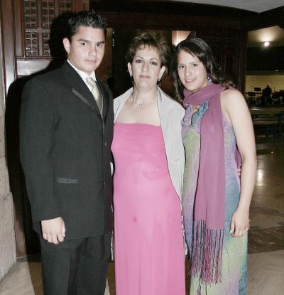 Iván Zamorano, Soledad Ayala y Sol Zamorano.